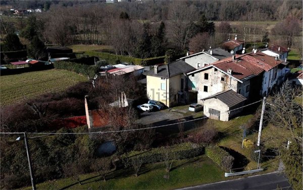 casale in vendita ad Uggiate con Ronago