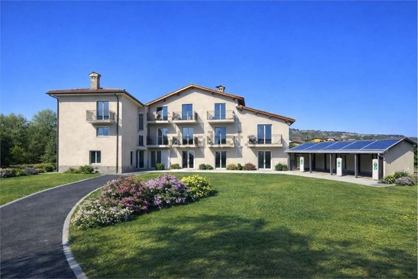 casale in vendita ad Uggiate con Ronago