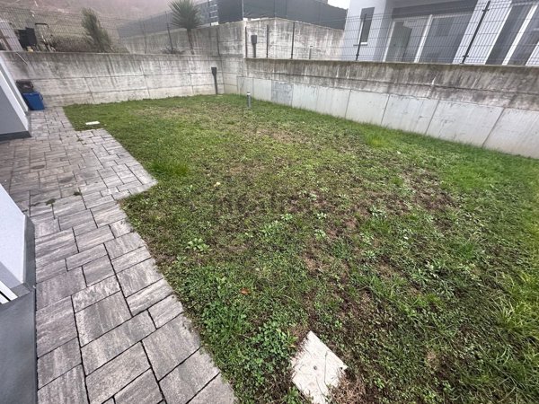 appartamento in vendita ad Uggiate con Ronago