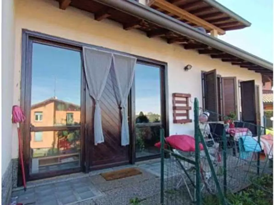 appartamento in vendita ad Uggiate con Ronago in zona Uggiate-Trevano