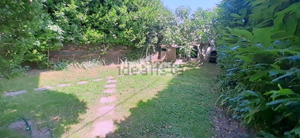 appartamento in vendita ad Uggiate con Ronago in zona Ronago