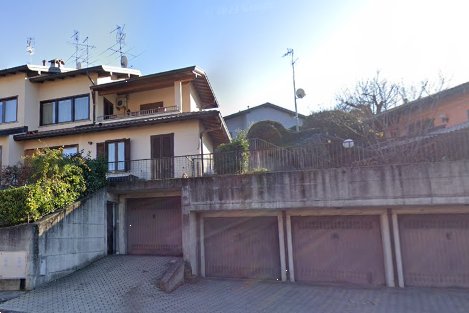 appartamento in vendita ad Uggiate con Ronago in zona Uggiate-Trevano