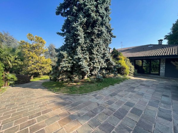 casa indipendente in vendita ad Uggiate con Ronago