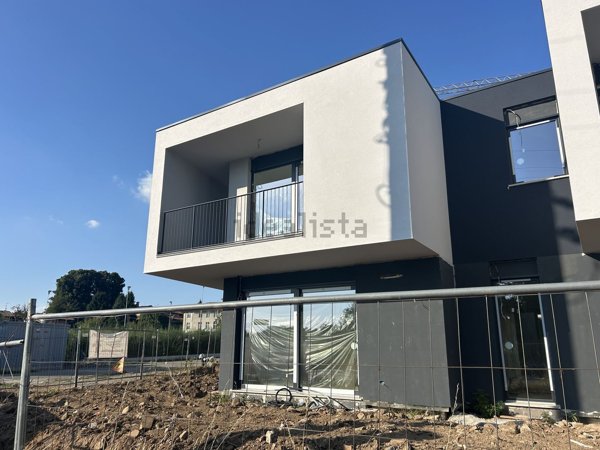 casa indipendente in vendita ad Uggiate con Ronago