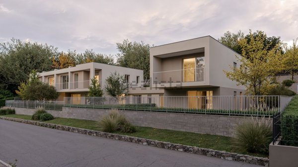 casa indipendente in vendita ad Uggiate con Ronago