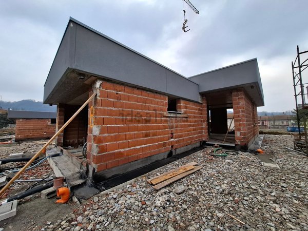 casa indipendente in vendita ad Uggiate con Ronago in zona Ronago