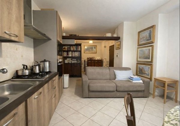 appartamento in vendita ad Uggiate con Ronago in zona Ronago