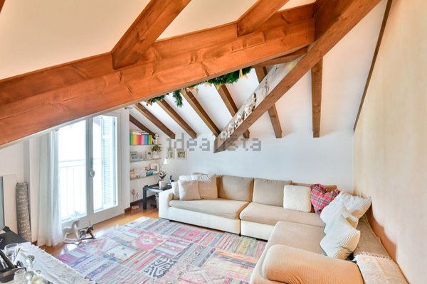 appartamento in vendita ad Uggiate con Ronago in zona Uggiate-Trevano