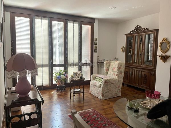 appartamento in vendita ad Uggiate con Ronago in zona Uggiate