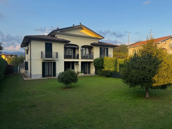 appartamento in vendita ad Uggiate con Ronago