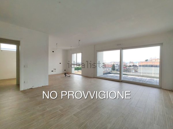 appartamento in vendita ad Uggiate con Ronago in zona Uggiate