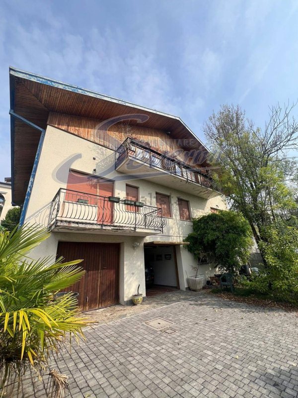 casa indipendente in vendita ad Uggiate con Ronago