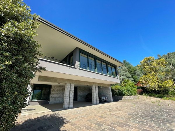 casa indipendente in vendita ad Uggiate con Ronago in zona Uggiate