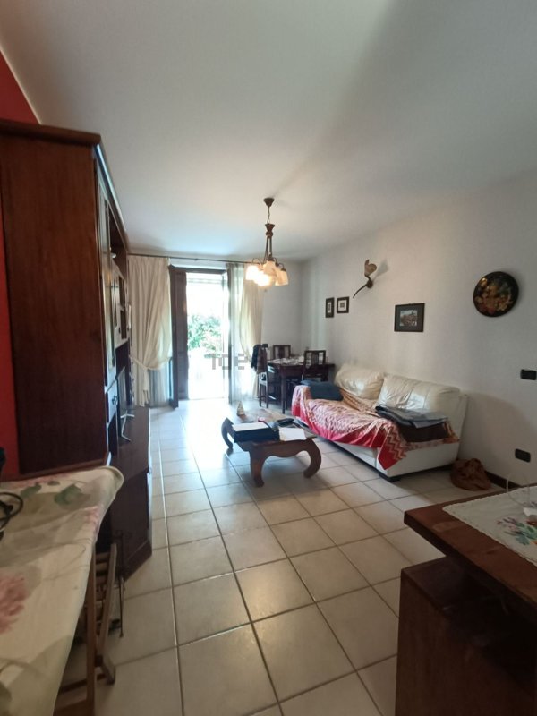 appartamento in vendita ad Uggiate con Ronago in zona Trevano