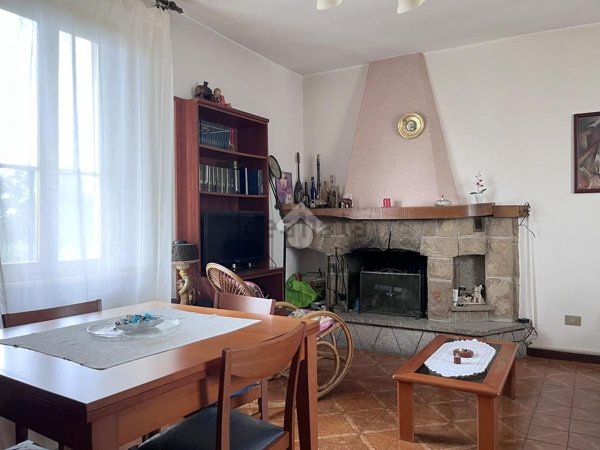 appartamento in vendita ad Uggiate con Ronago in zona Ronago