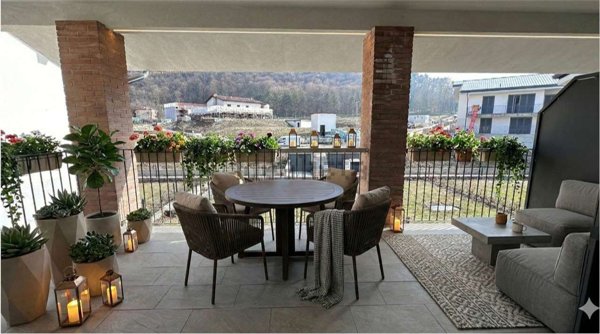 appartamento in vendita ad Uggiate con Ronago