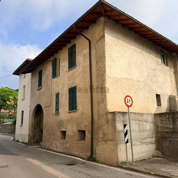casa indipendente in vendita ad Uggiate con Ronago in zona Trevano