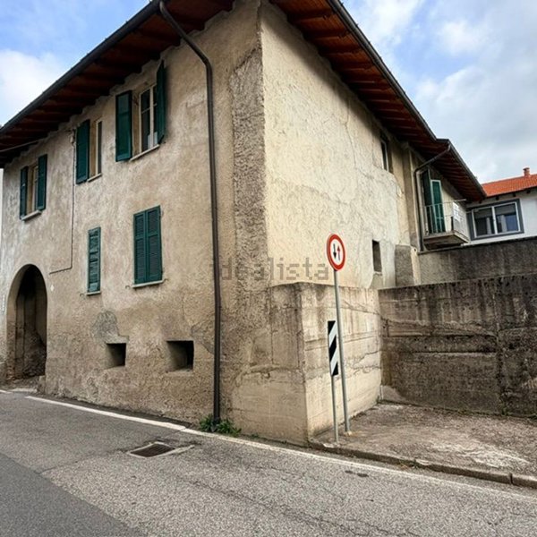 appartamento in vendita ad Uggiate con Ronago in zona Trevano