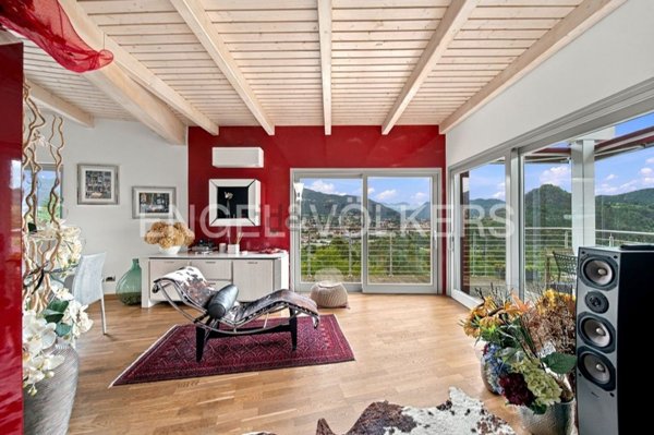 casa indipendente in vendita ad Uggiate con Ronago in zona Ronago