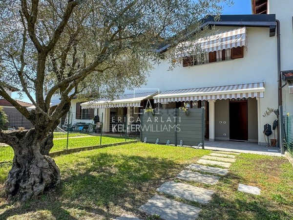 casa indipendente in vendita ad Uggiate con Ronago