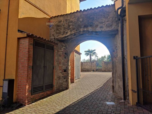appartamento in vendita ad Uggiate con Ronago