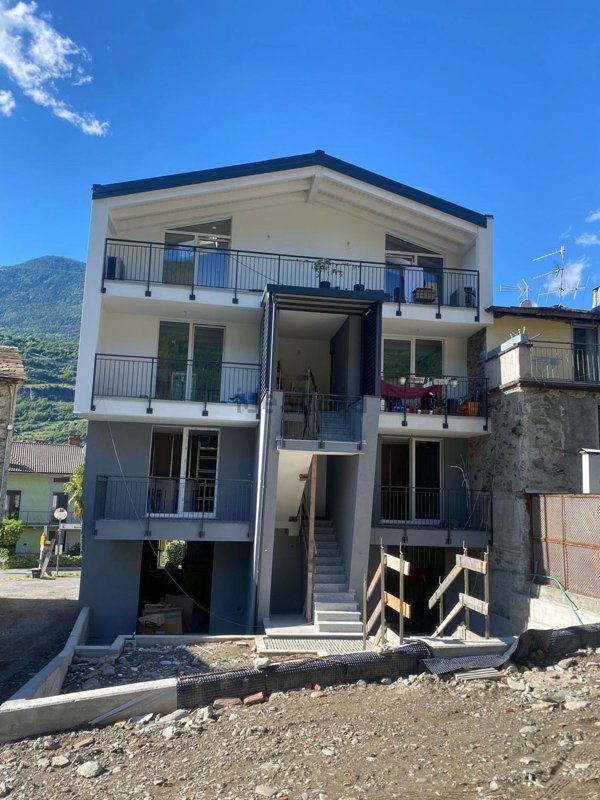 casa indipendente in vendita ad Albosaggia in zona Porto