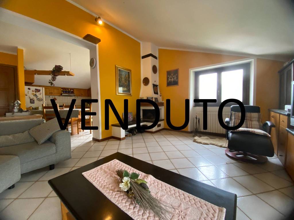 appartamento in vendita ad Ardenno in zona Pilasco