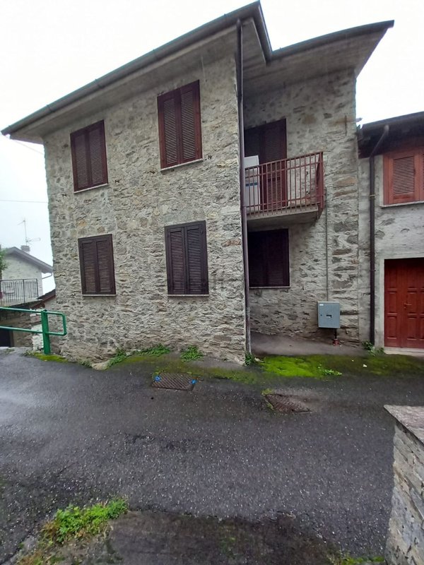 appartamento in vendita ad Ardenno in zona Biolo