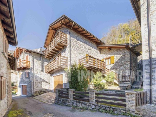 casa indipendente in vendita ad Ardenno in zona Masino