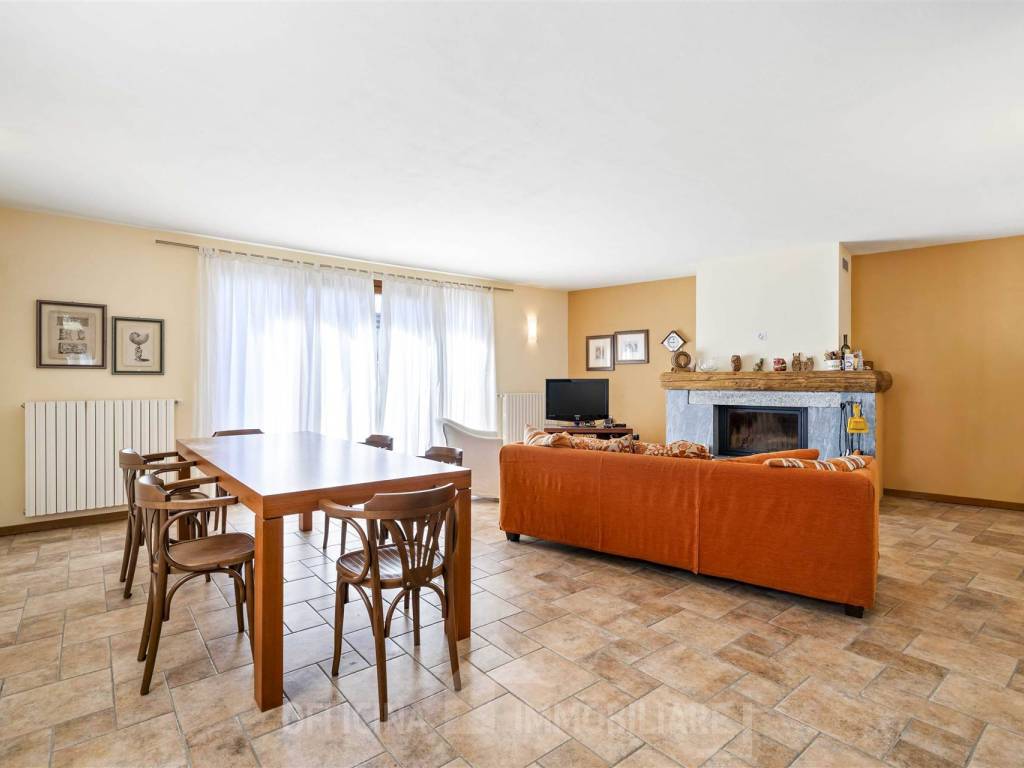 casa indipendente in vendita ad Ardenno in zona Biolo