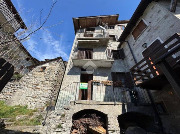 appartamento in vendita ad Ardenno in zona Biolo