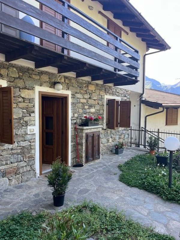 appartamento in vendita ad Ardenno in zona Motta