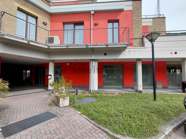 locale commerciale in vendita ad Ardenno in zona Gaggio