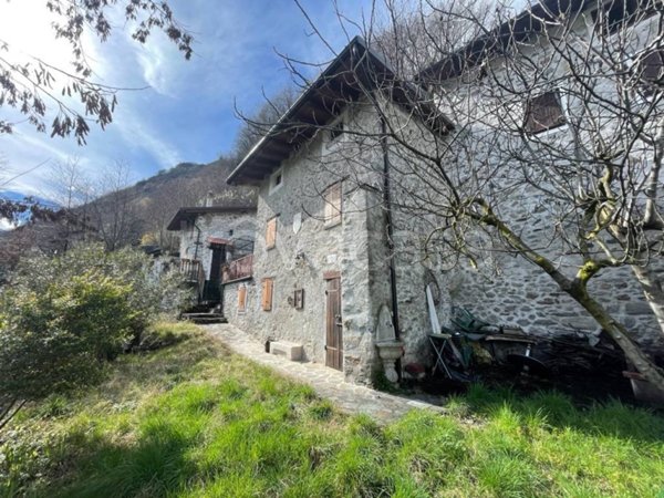 casa indipendente in vendita ad Ardenno in zona Pilasco