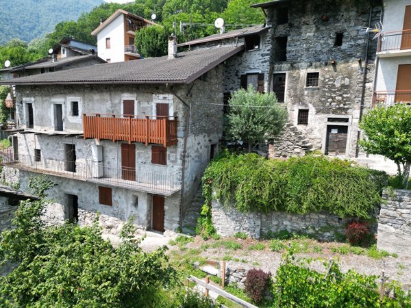 appartamento in vendita ad Ardenno in zona Biolo