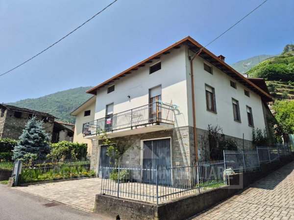 casa indipendente in vendita ad Ardenno in zona Masino
