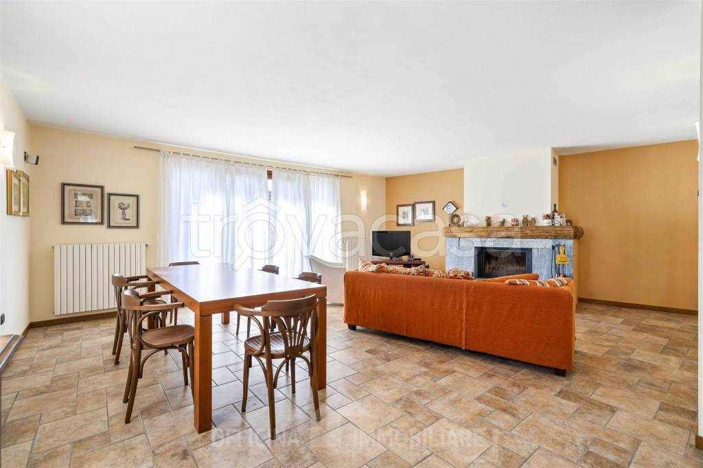 casa indipendente in vendita ad Ardenno in zona Biolo