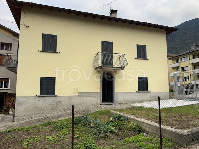 casa indipendente a Berbenno di Valtellina in zona San Pietro Berbenno