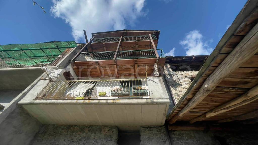 appartamento in vendita a Berbenno di Valtellina in zona Regoledo