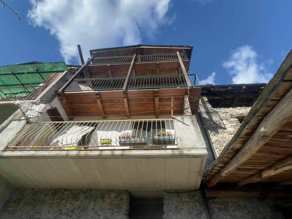 appartamento in vendita a Berbenno di Valtellina in zona Regoledo