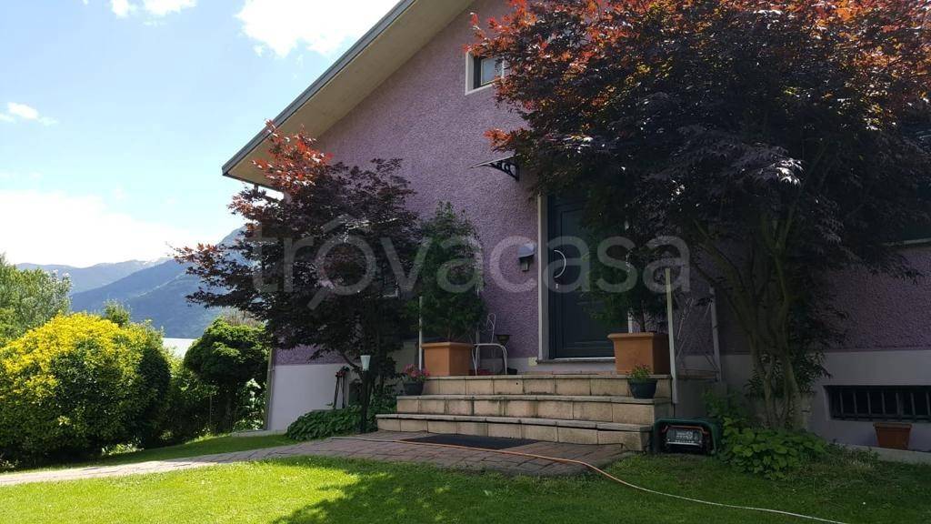 casa indipendente a Berbenno di Valtellina in zona San Pietro Berbenno