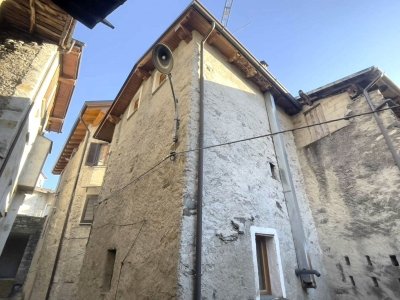 casa indipendente in vendita a Berbenno di Valtellina in zona Polaggia