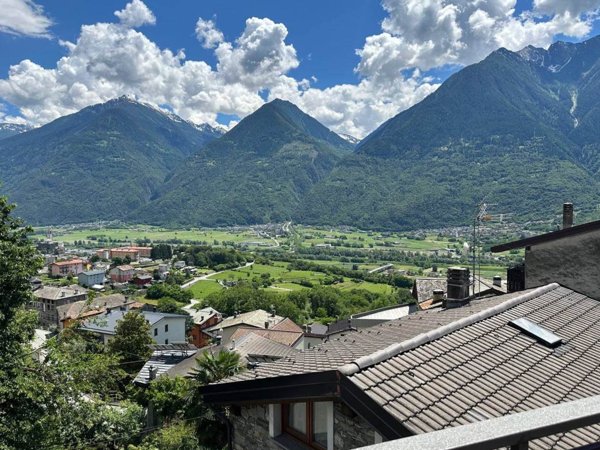 appartamento in vendita a Berbenno di Valtellina in zona Regoledo