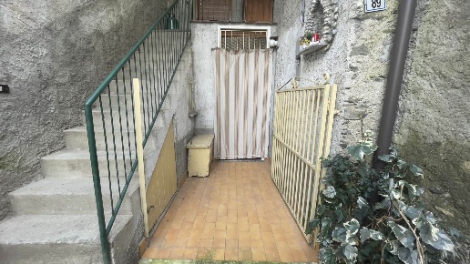 appartamento in vendita a Berbenno di Valtellina in zona Regoledo