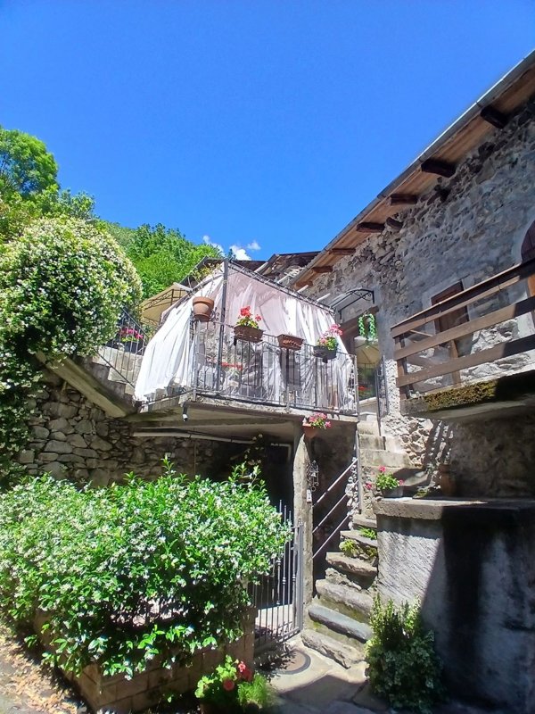 casa indipendente in vendita a Berbenno di Valtellina in zona Foppa
