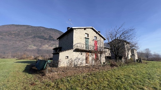 casa indipendente in vendita a Berbenno di Valtellina in zona Regoledo