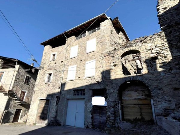 casa indipendente in vendita a Berbenno di Valtellina in zona Prati Gaggio