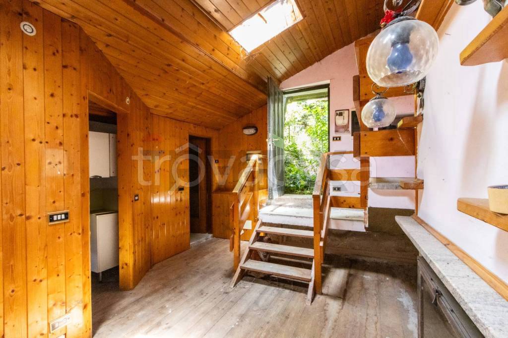 casa indipendente a Berbenno di Valtellina in zona San Pietro Berbenno