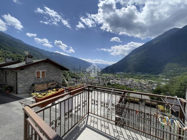 casa semindipendente in vendita a Bianzone in zona Campione