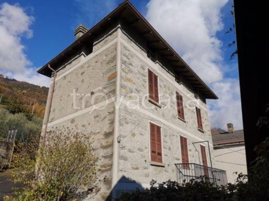 casa indipendente in vendita a Buglio in Monte